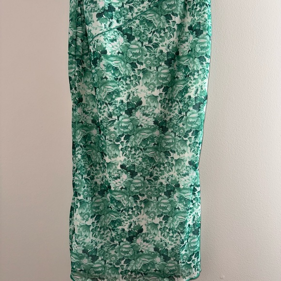 Like New ShowPo Strapless MIDI Dress Size 6 - Picture 9 of 12